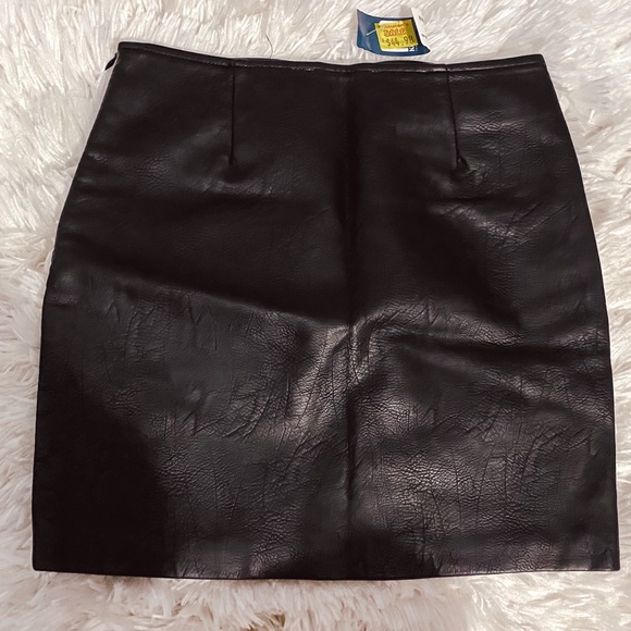 Leather skirt - Picture 2 of 3
